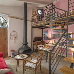 Queen Bed & Breakfast